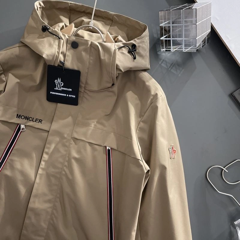 Bright Moncler Outwear 142437