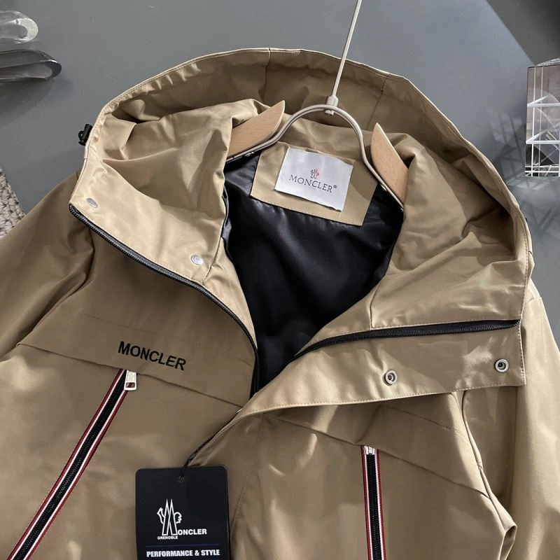 Bright Moncler Outwear 142437