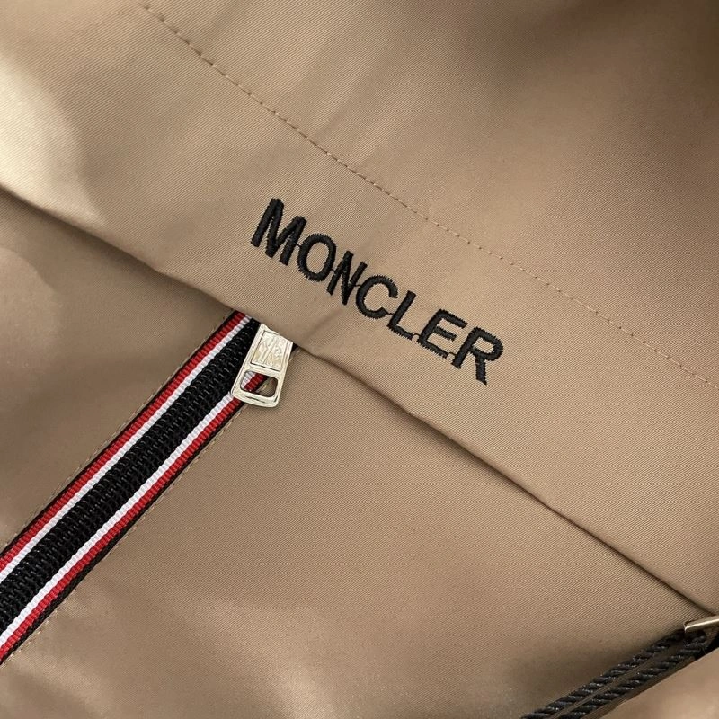 Bright Moncler Outwear 142437