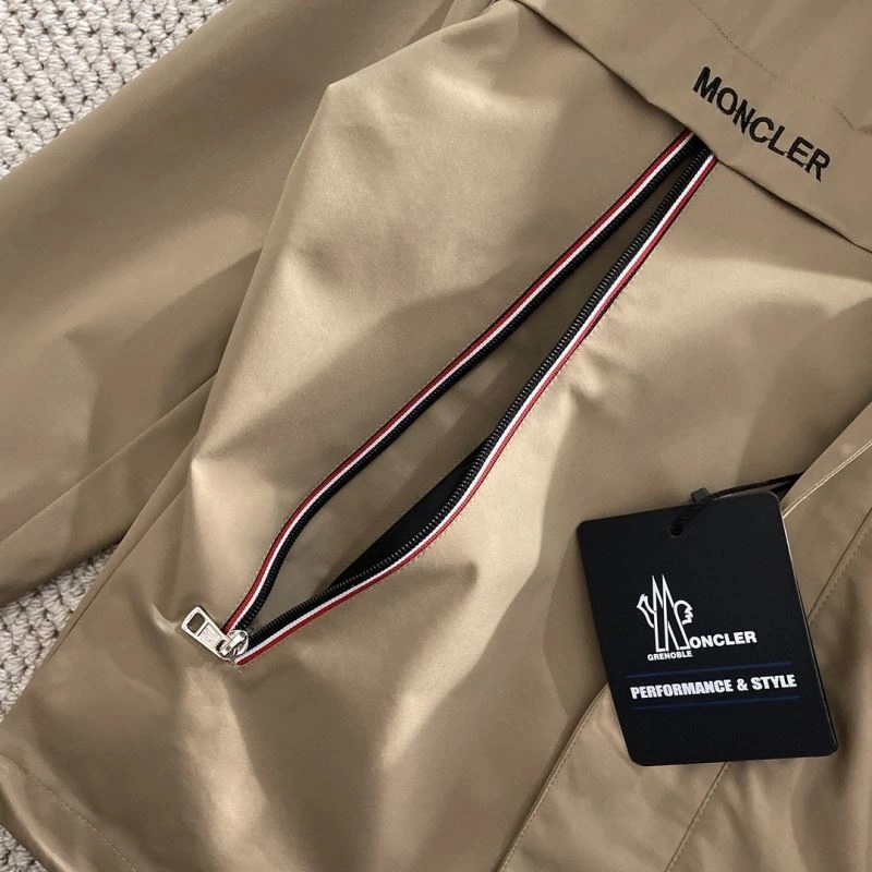 Bright Moncler Outwear 142437