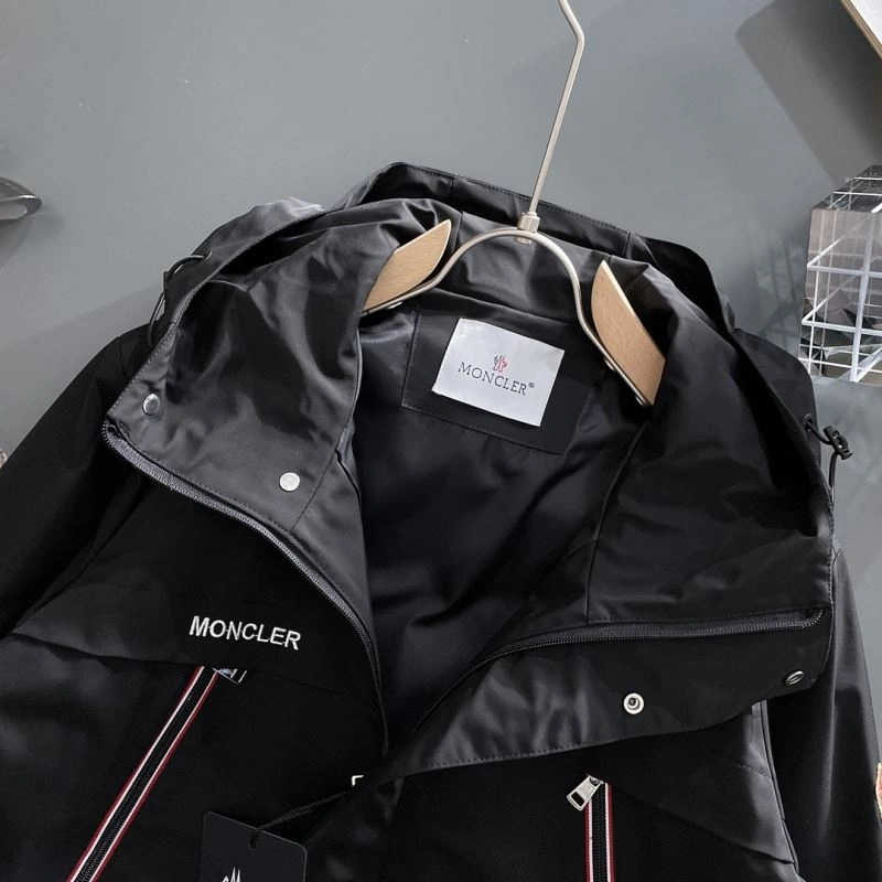 Moncler Outwear Chic 142439