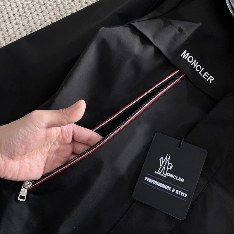 Moncler Outwear Chic 142439