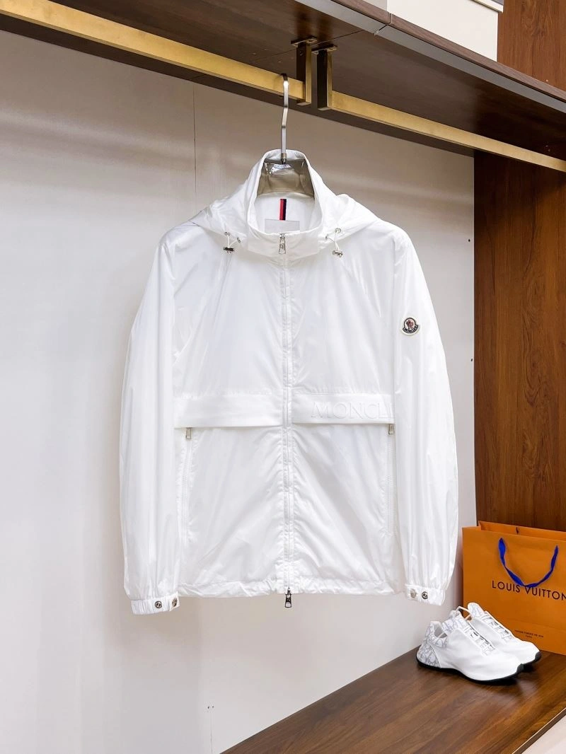 Moncler Outwear Elegant 142440