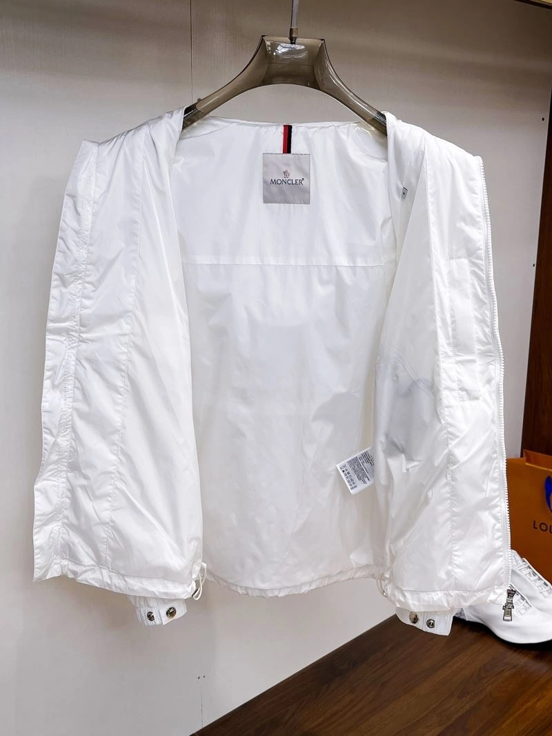 Moncler Outwear Elegant 142440