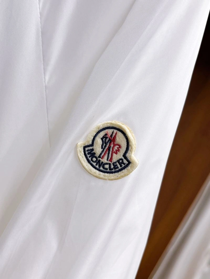 Moncler Outwear Elegant 142440