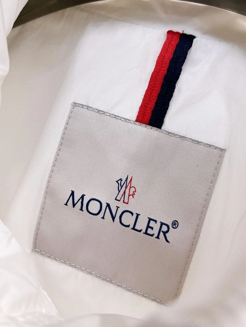 Moncler Outwear Elegant 142440