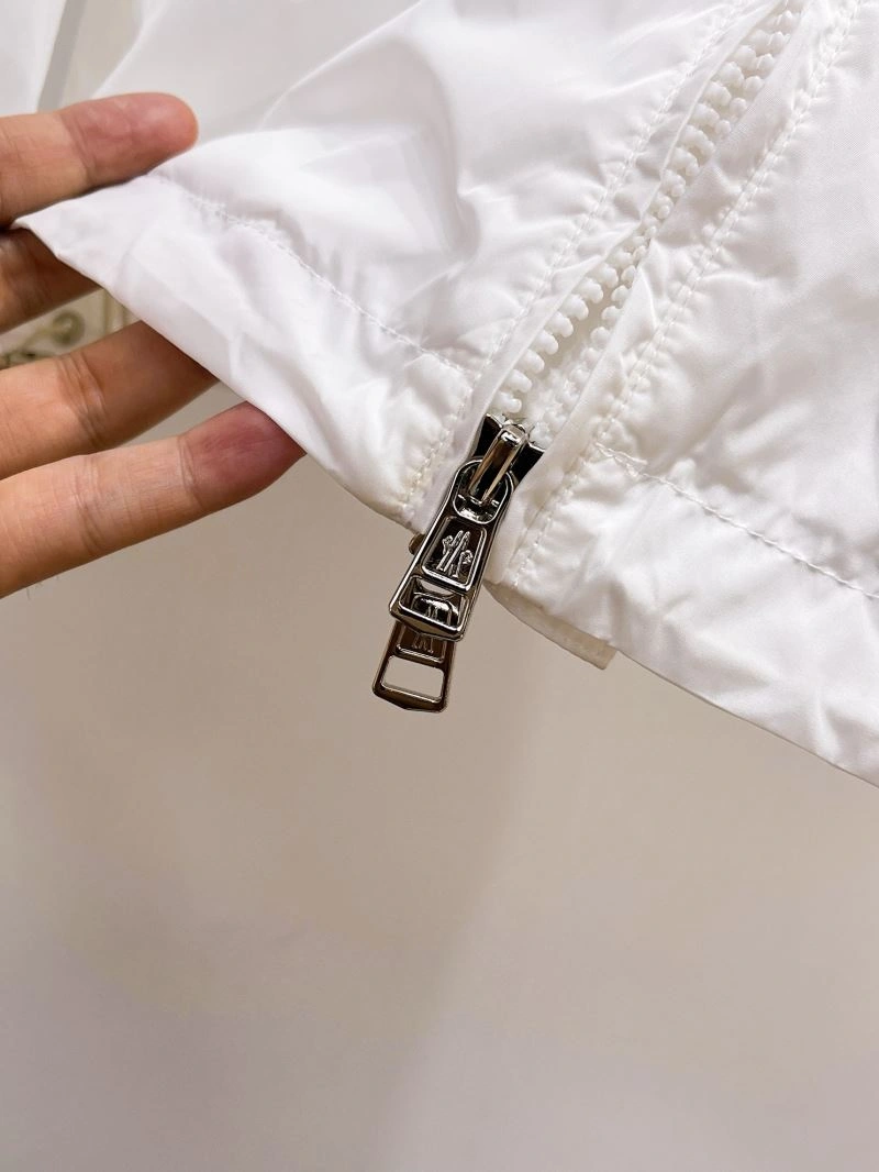 Moncler Outwear Elegant 142440