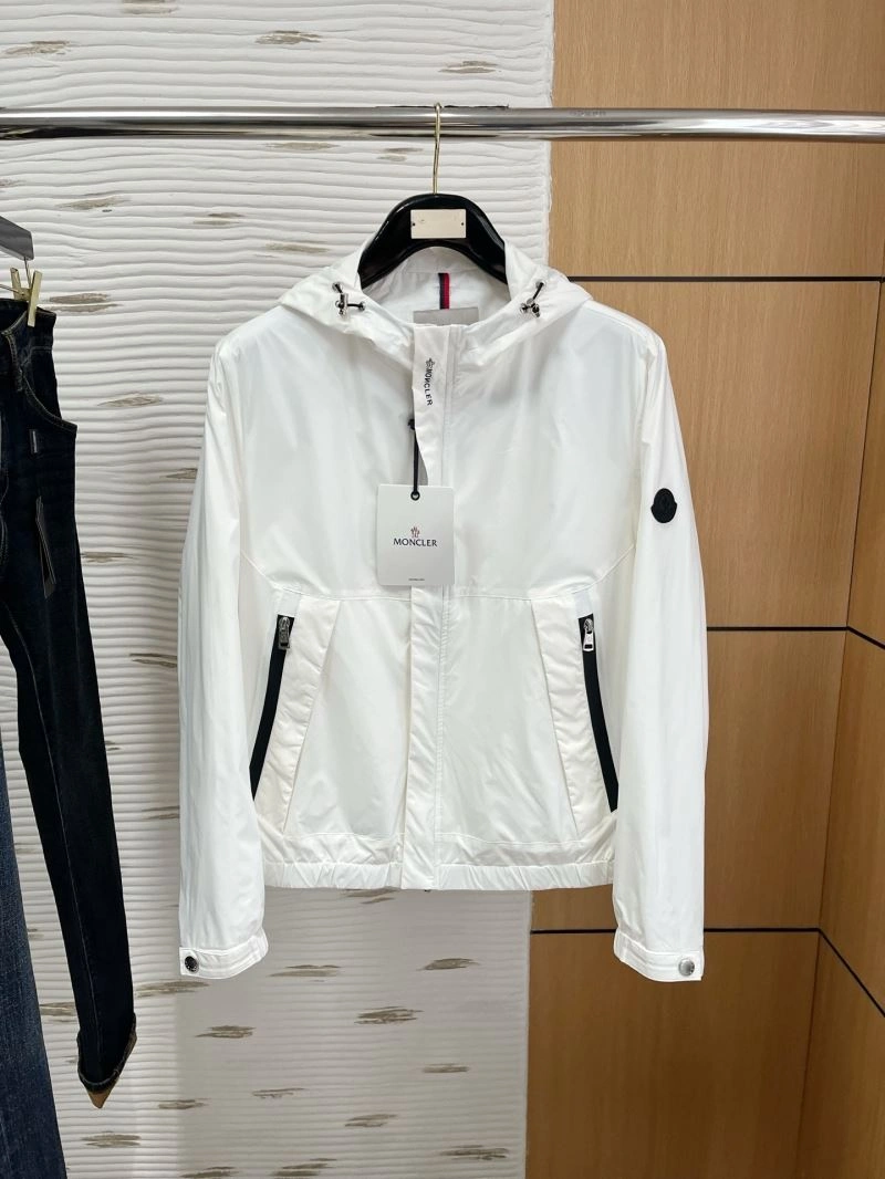 Unique Moncler Outwear 142426