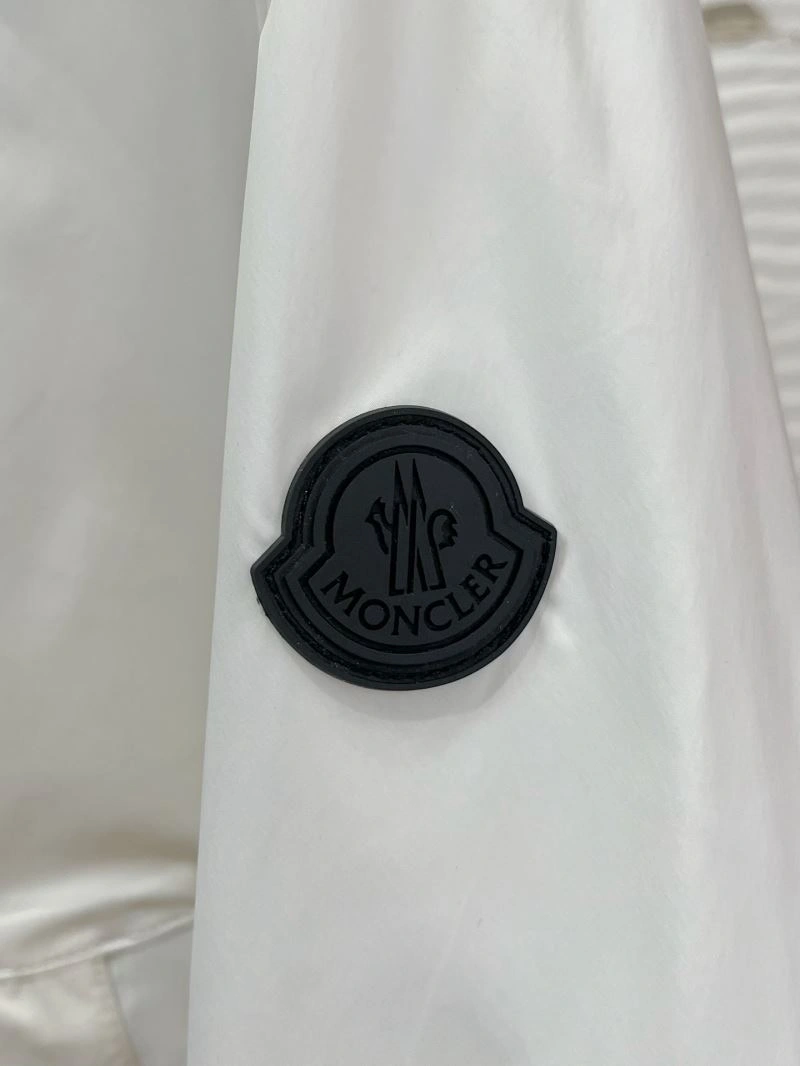 Unique Moncler Outwear 142426