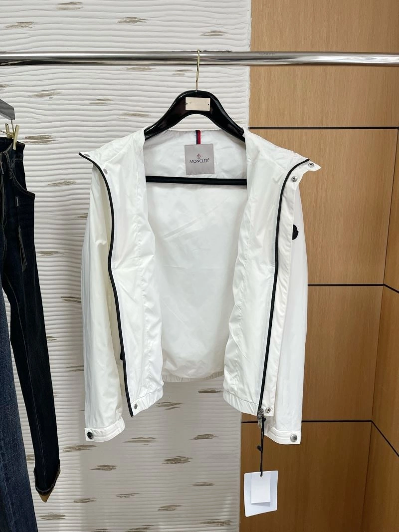 Unique Moncler Outwear 142426