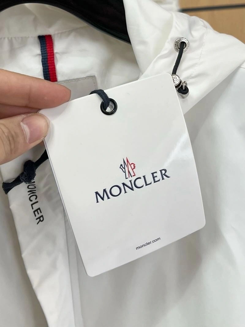 Unique Moncler Outwear 142426