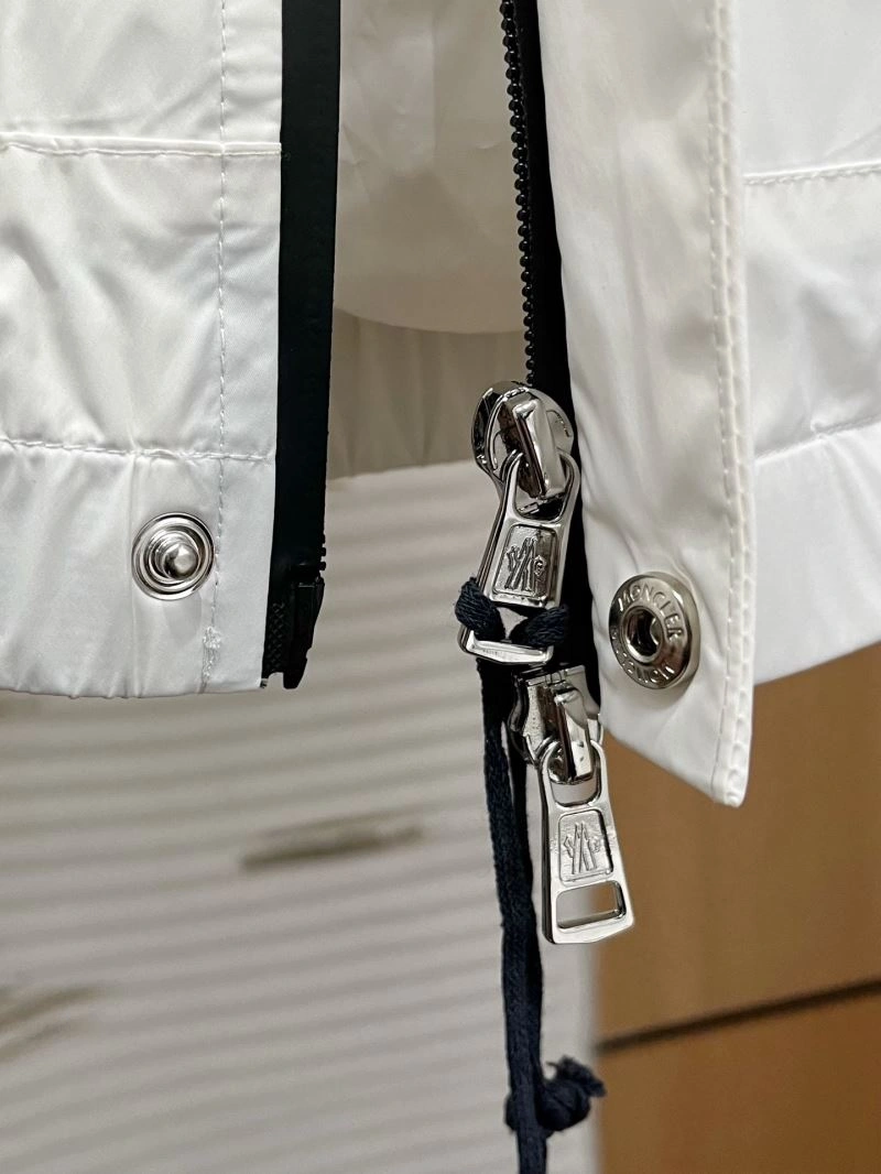 Unique Moncler Outwear 142426