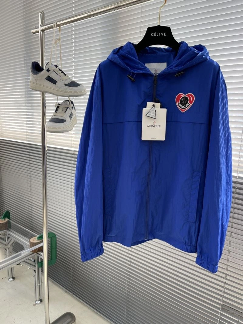 Elegant Moncler Outwear 142428
