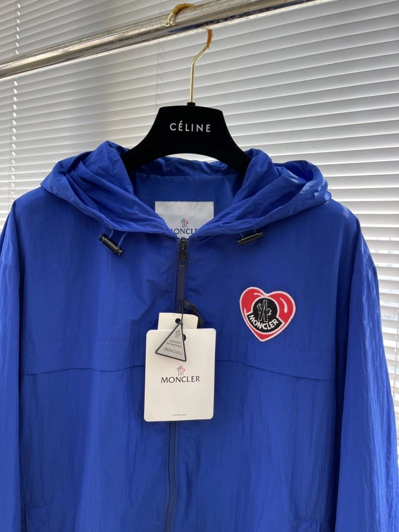 Elegant Moncler Outwear 142428