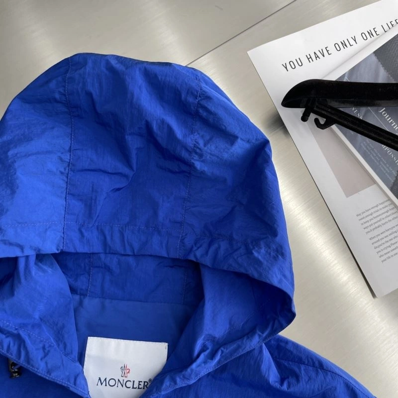 Elegant Moncler Outwear 142428