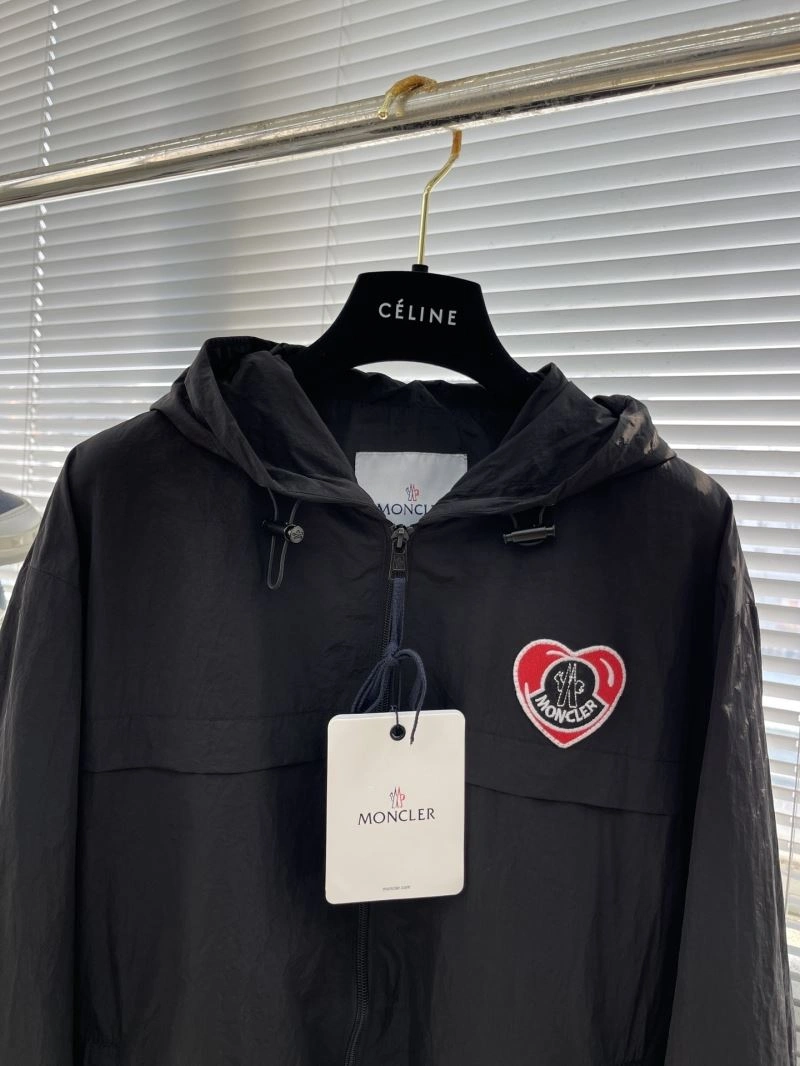 Durable Moncler Outwear 142425