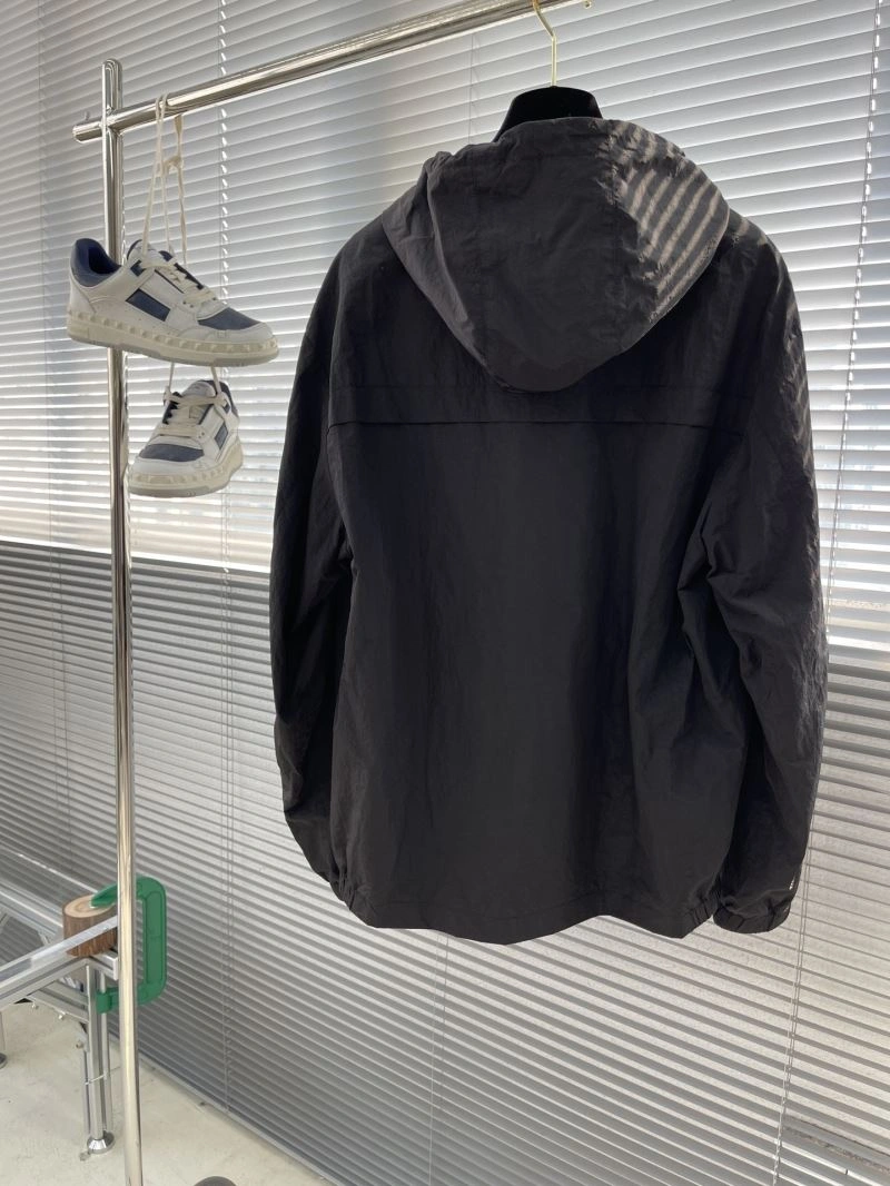 Durable Moncler Outwear 142425