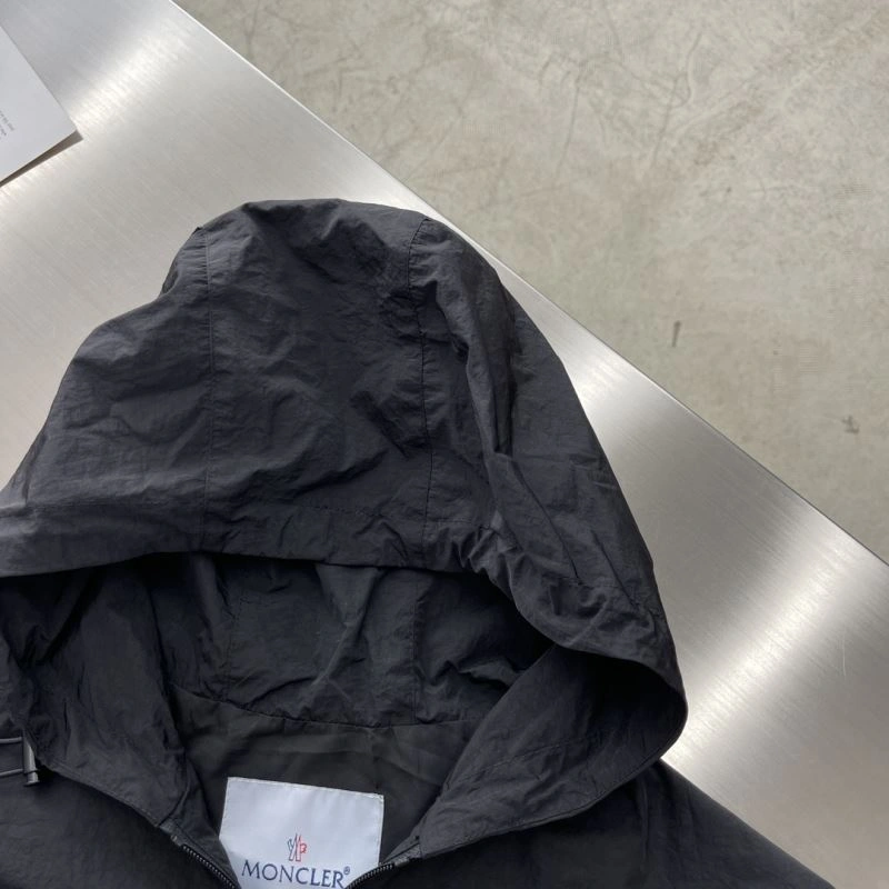 Durable Moncler Outwear 142425