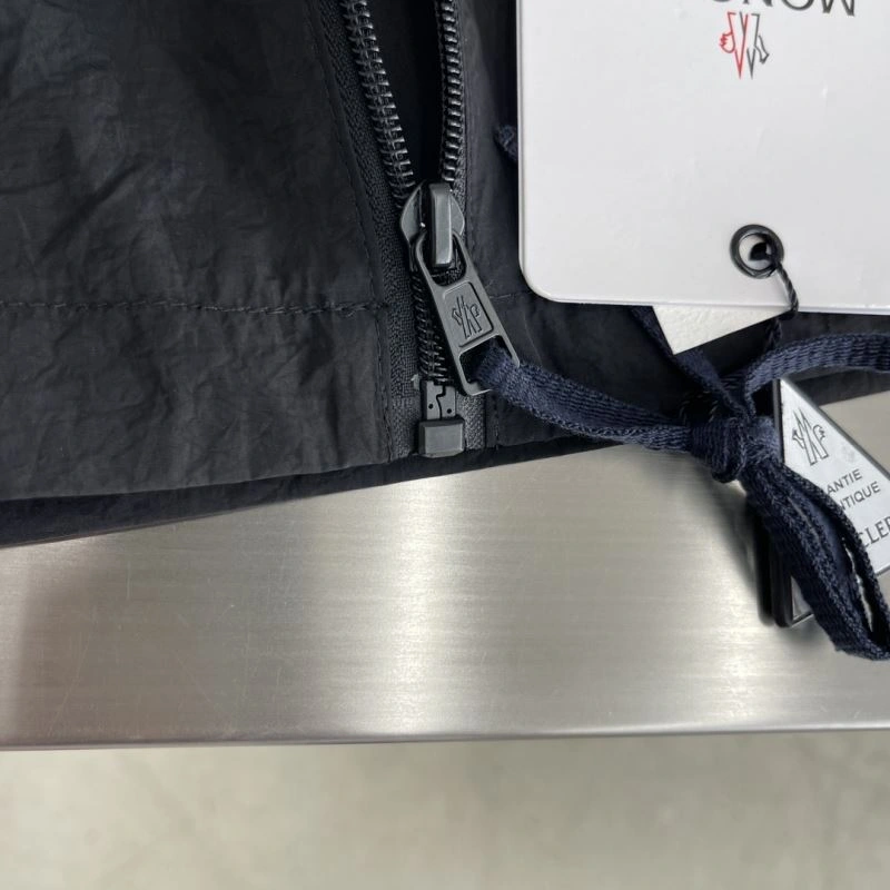 Durable Moncler Outwear 142425