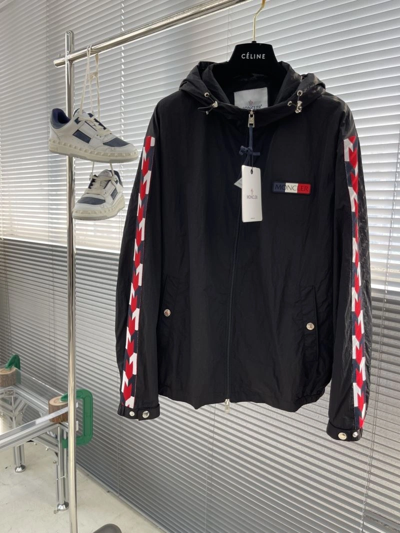 Vibrant Moncler Outwear 142419