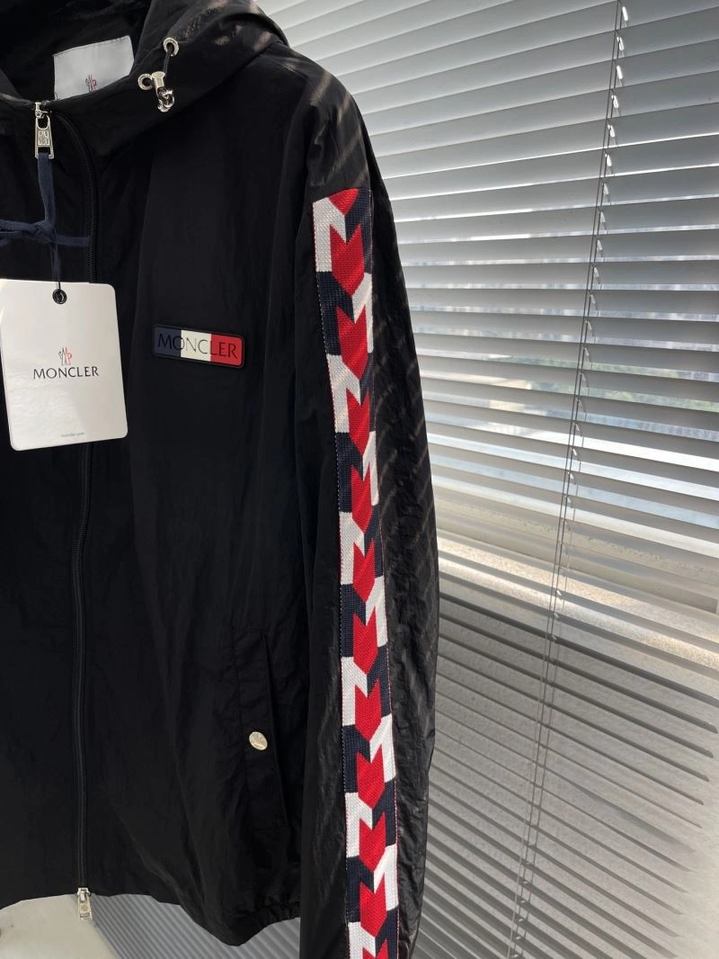 Vibrant Moncler Outwear 142419