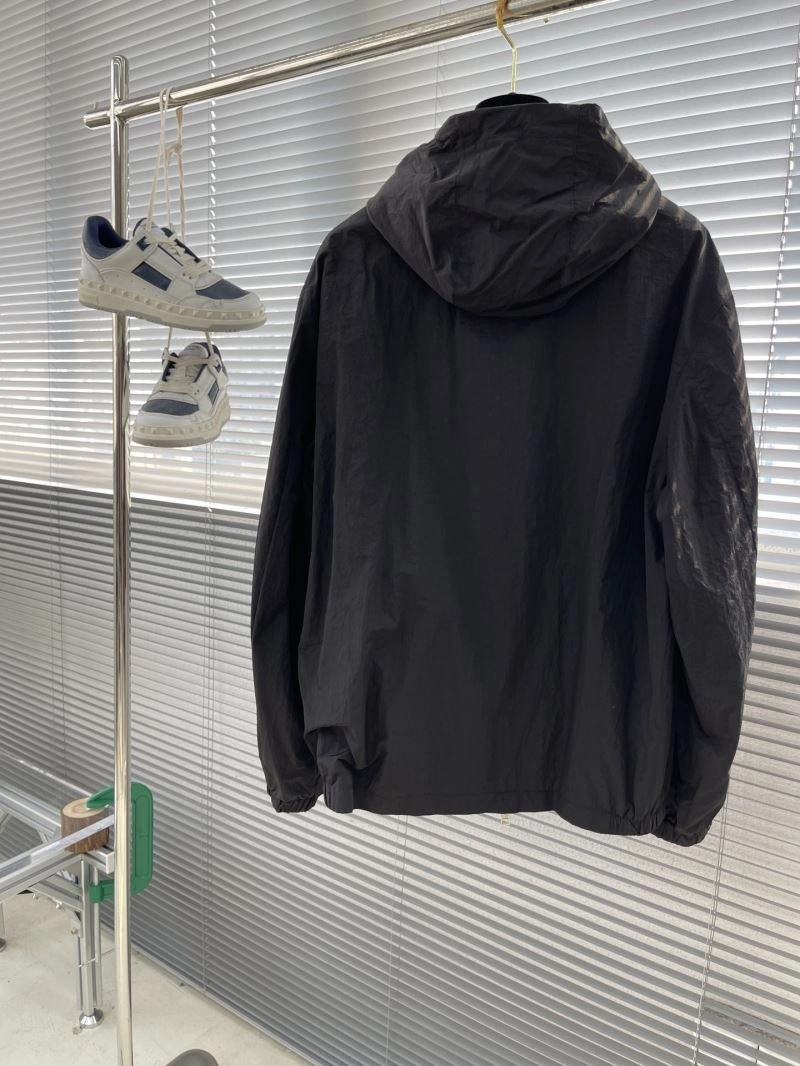 Vibrant Moncler Outwear 142419