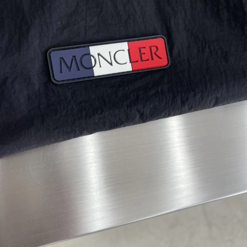 Vibrant Moncler Outwear 142419