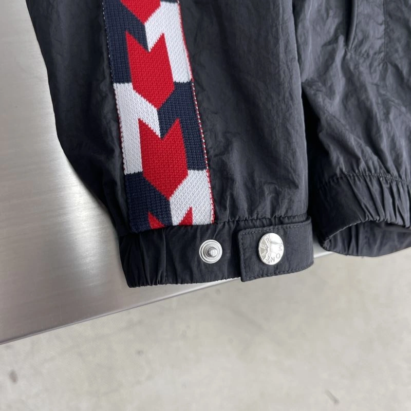 Vibrant Moncler Outwear 142419