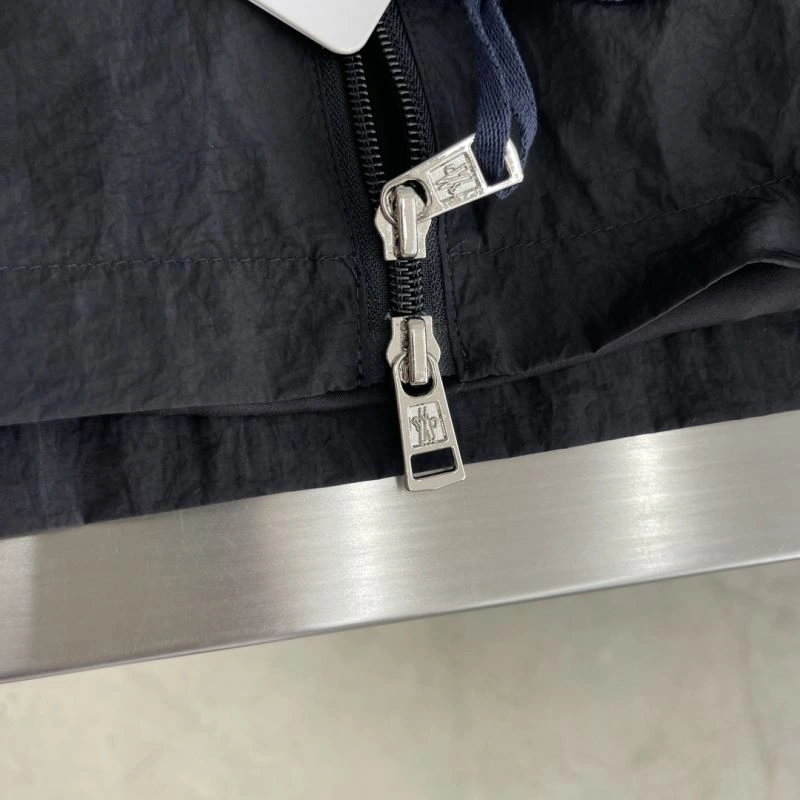 Vibrant Moncler Outwear 142419