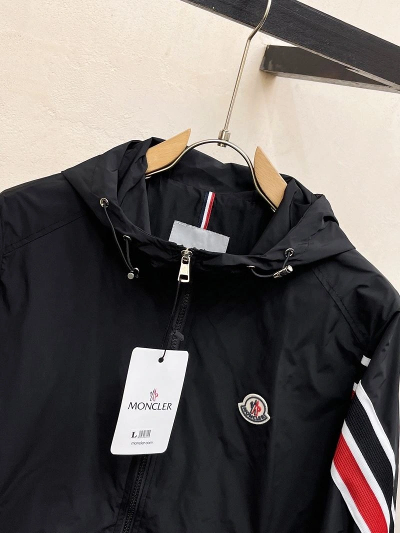 Sleek Moncler Outwear 142417