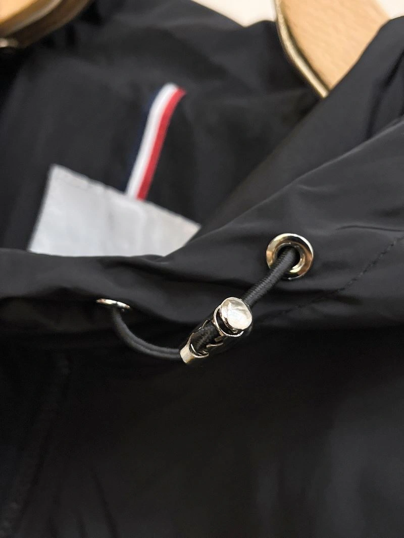 Sleek Moncler Outwear 142417