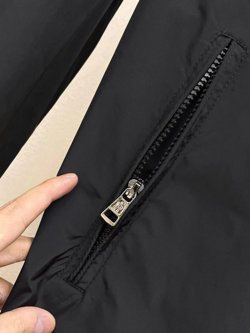 Sleek Moncler Outwear 142417