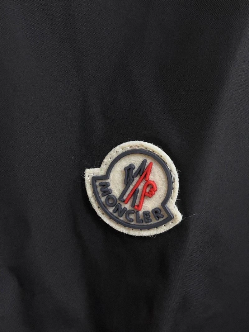Sleek Moncler Outwear 142417