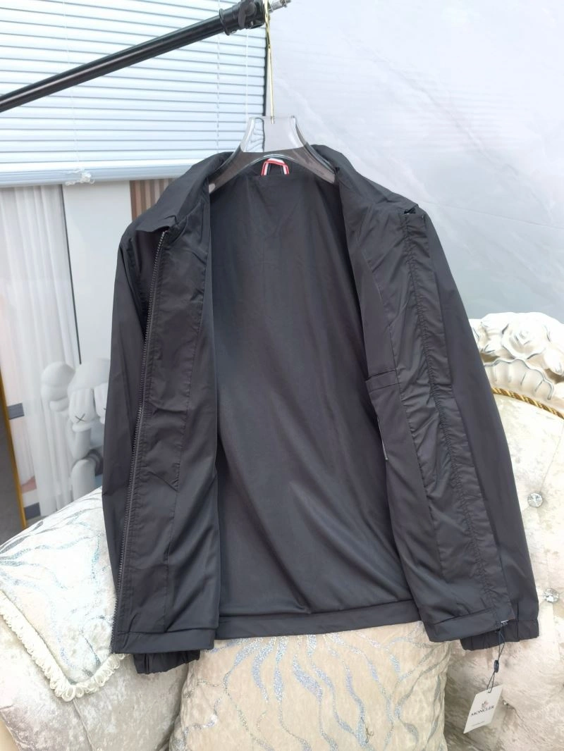 Bright Moncler Outwear 142427