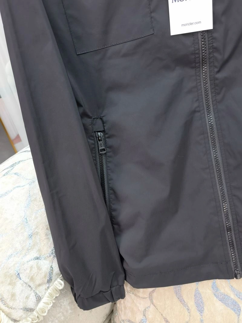 Bright Moncler Outwear 142427