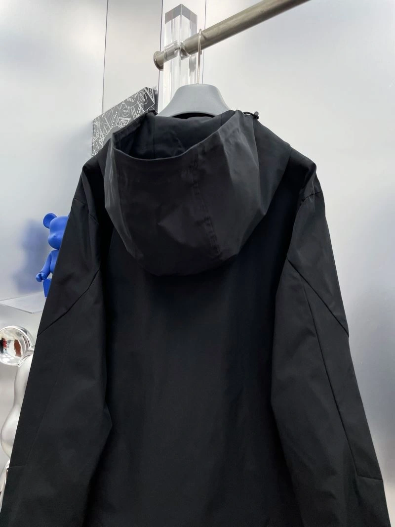 Sleek Moncler Outwear 142411