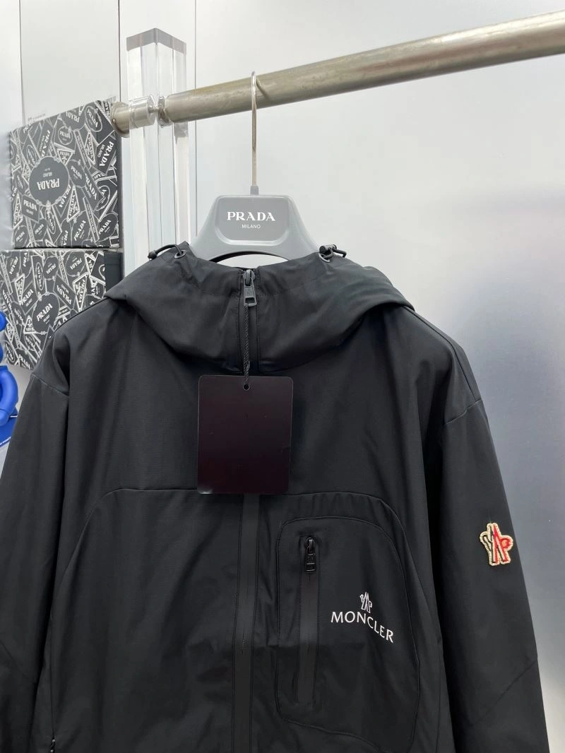 Sleek Moncler Outwear 142411