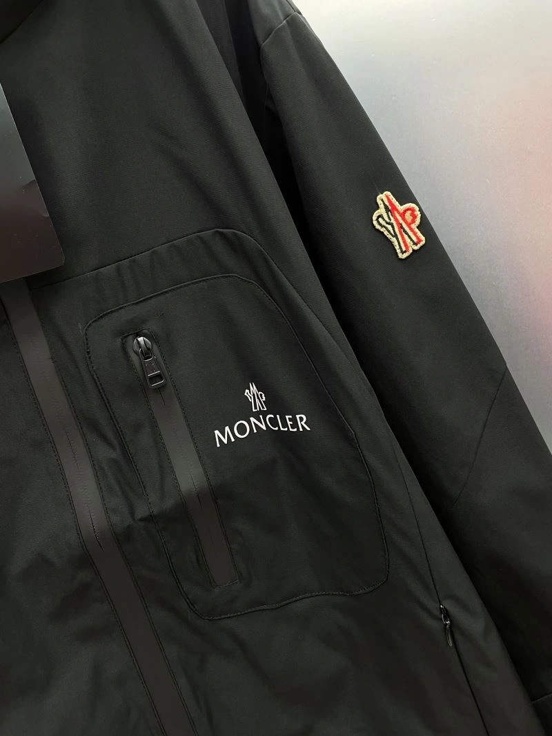 Sleek Moncler Outwear 142411