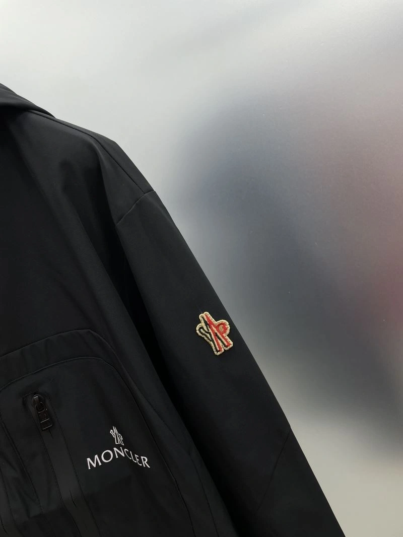 Sleek Moncler Outwear 142411