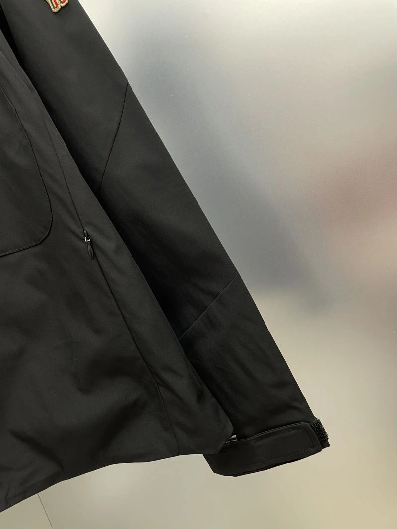 Sleek Moncler Outwear 142411