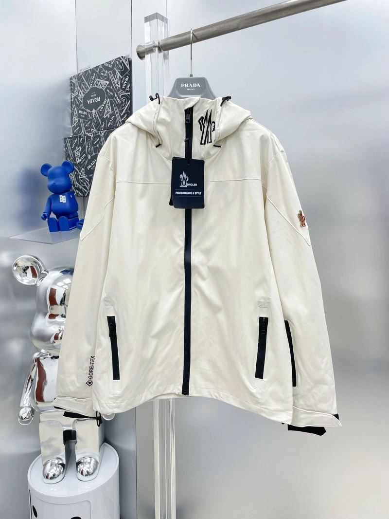 Vibrant Moncler Outwear 142400