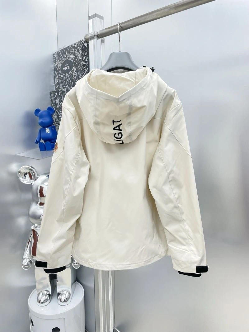Vibrant Moncler Outwear 142400