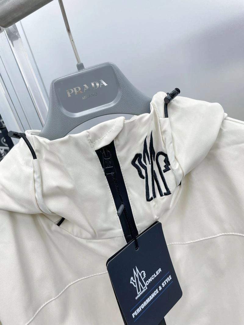 Vibrant Moncler Outwear 142400