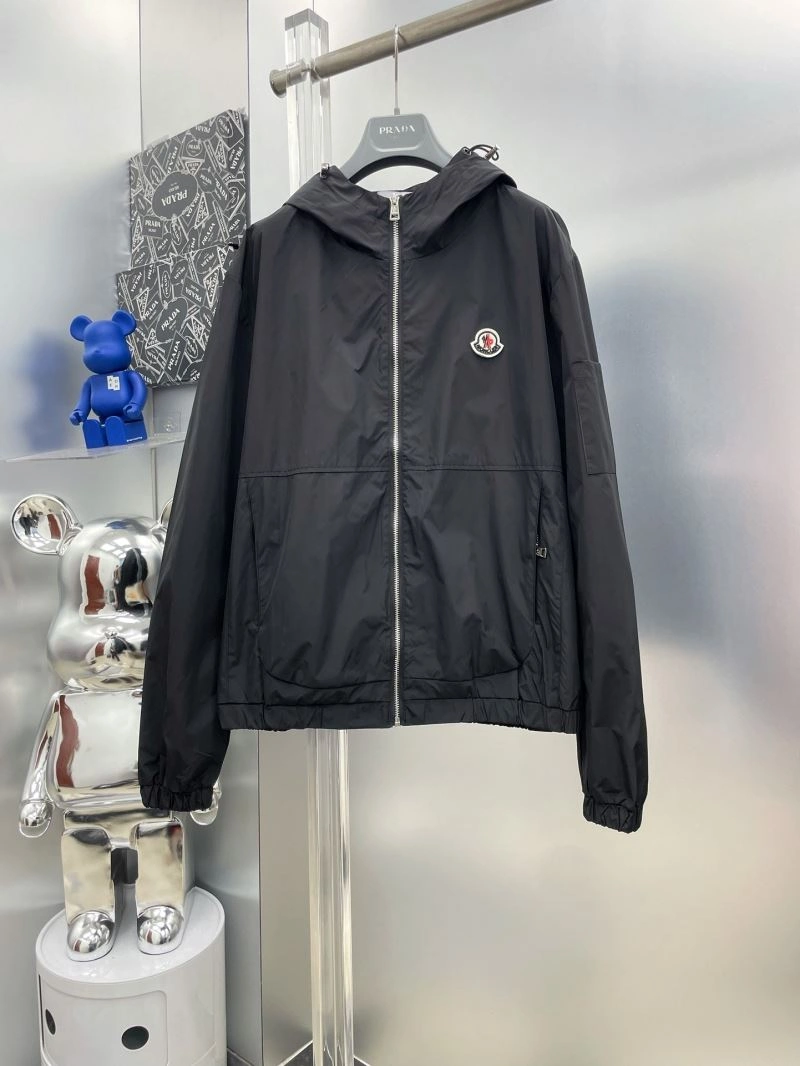 ComfortFit Moncler Outwear 142412