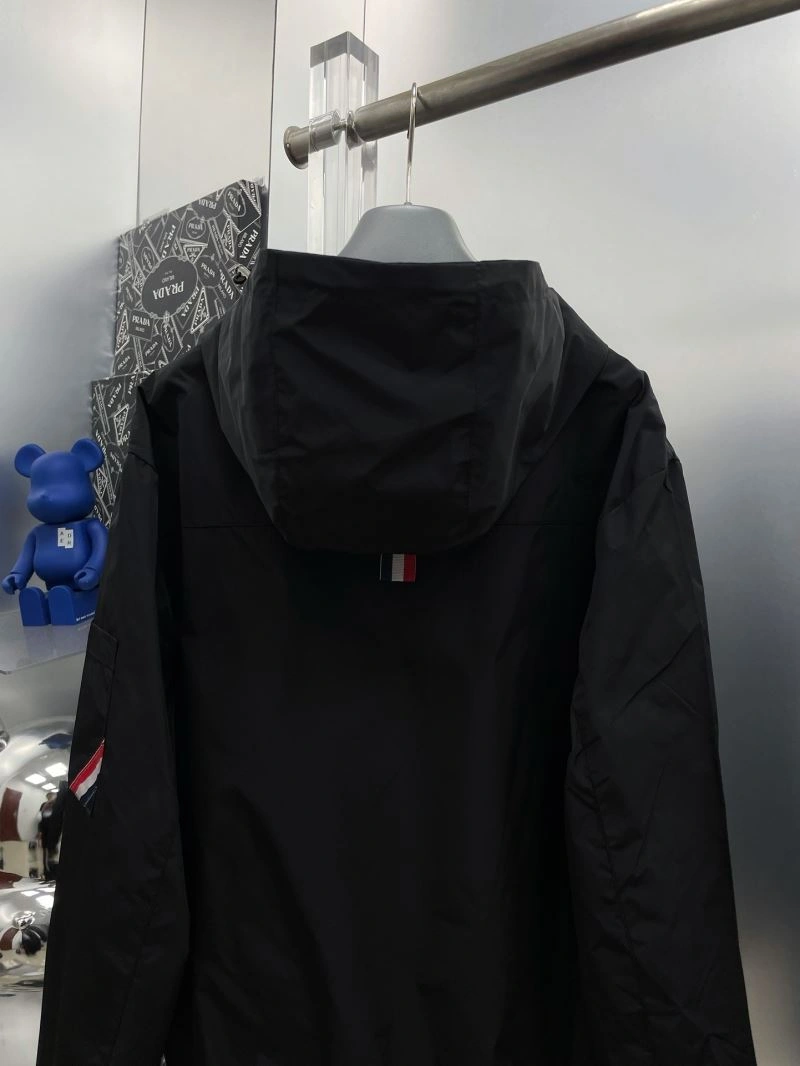 ComfortFit Moncler Outwear 142412