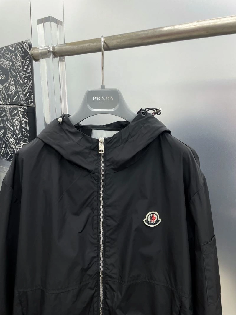 ComfortFit Moncler Outwear 142412