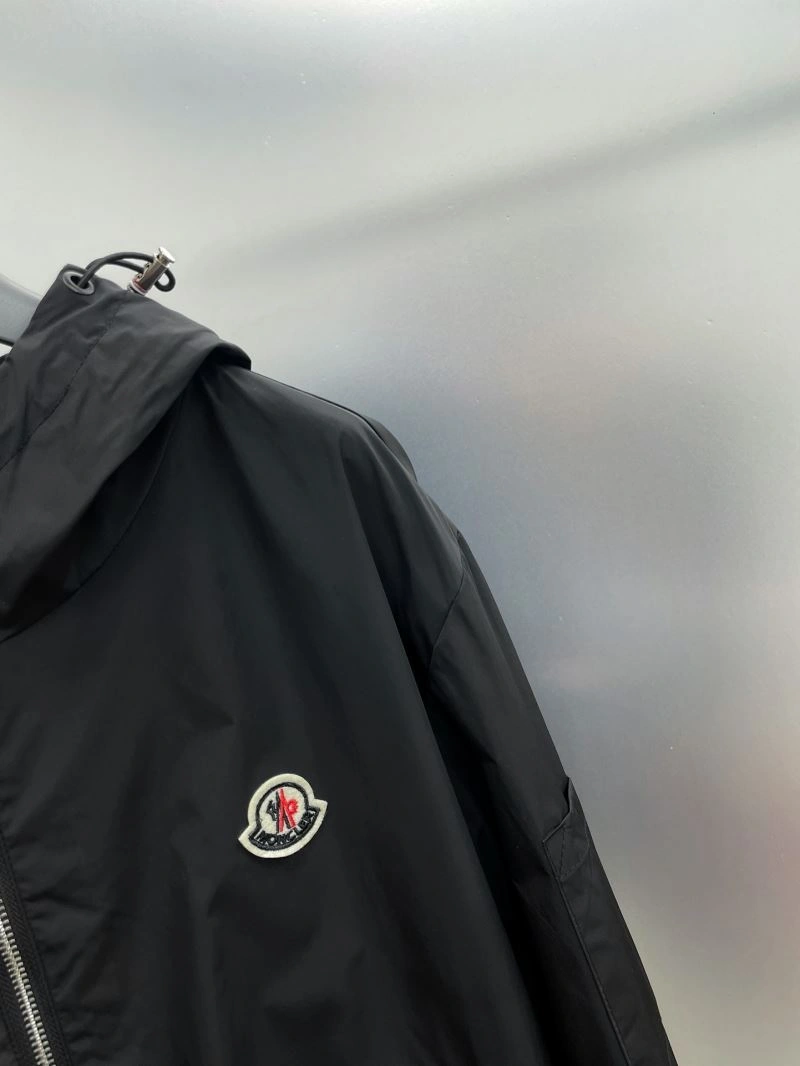 ComfortFit Moncler Outwear 142412