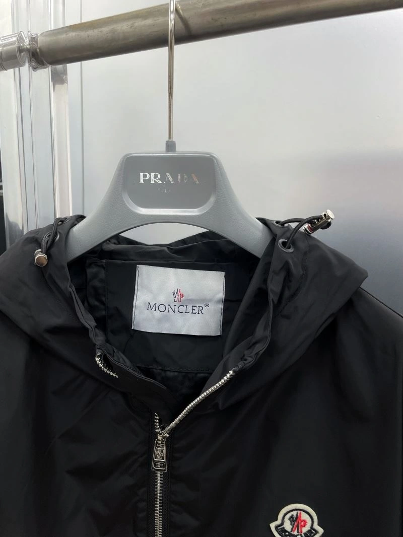 ComfortFit Moncler Outwear 142412
