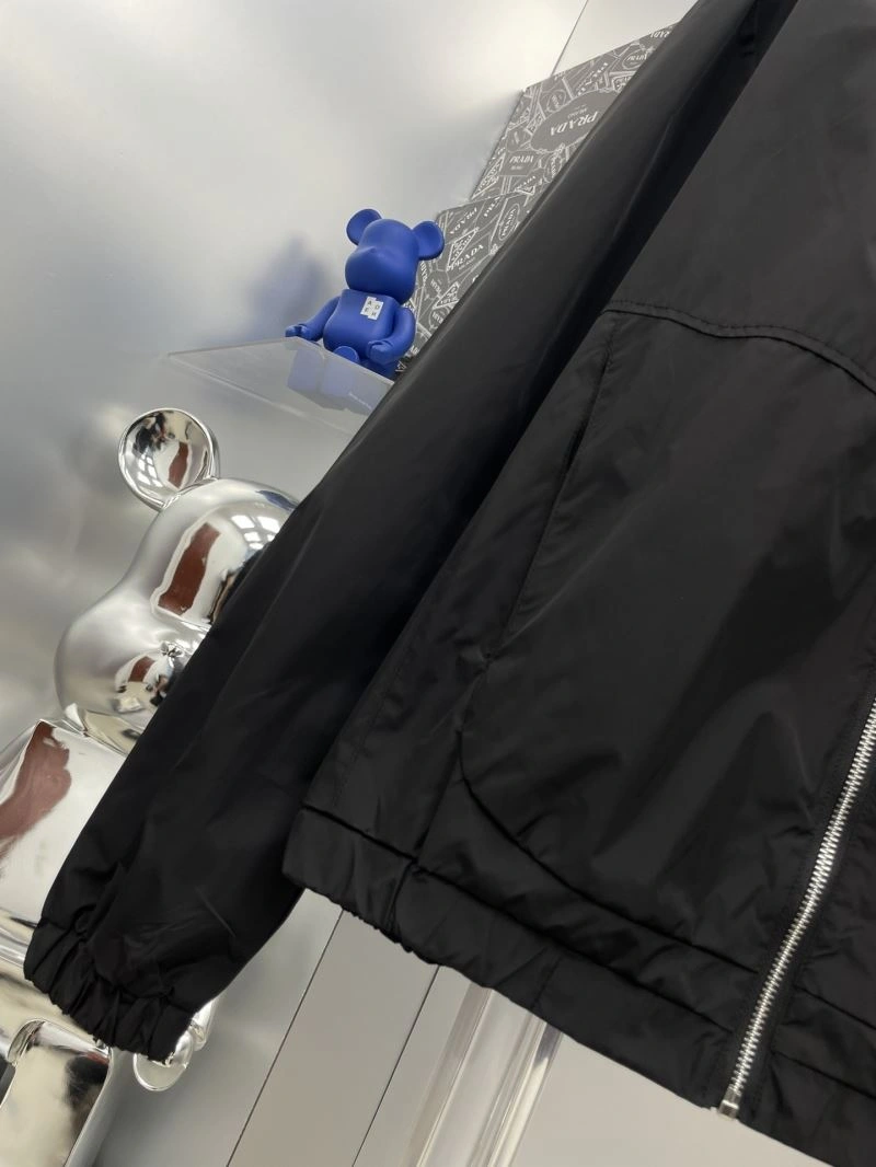 ComfortFit Moncler Outwear 142412