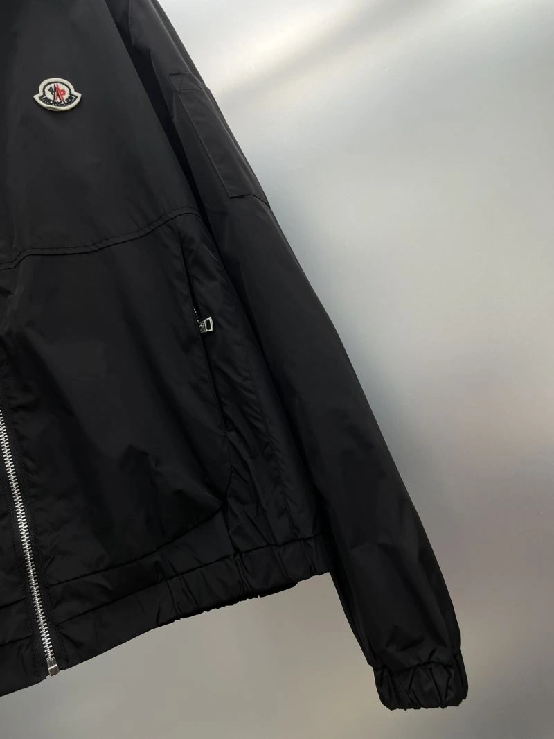 ComfortFit Moncler Outwear 142412